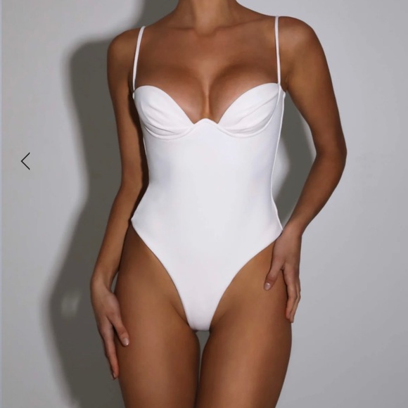 Brand new with tags - Babyboo Fashion Larissa Bodysuit in white - Picture 4 of 6